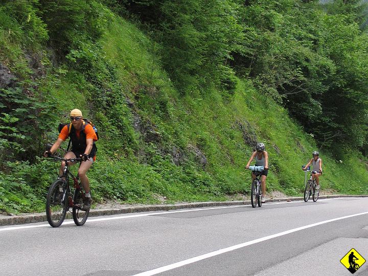 Karta1_ 305.jpg - To już droga nr27. Zjazd ciekawy, tym razem bez serpentyn, co za odmiana :) Za dosłownie 2km zaczęło padać, potem lać, a na końcu z nieba srało wodą!